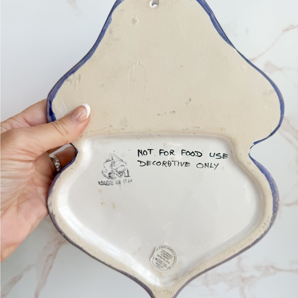 🇮🇹 Handmade Ceramic Wall Pocket Crafted by Sambuco Mario in Deruta, Italy - Picture 2 of 10